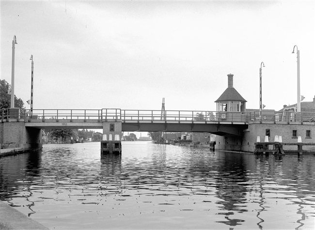 De Woubrugsebrug over de Woudwetering