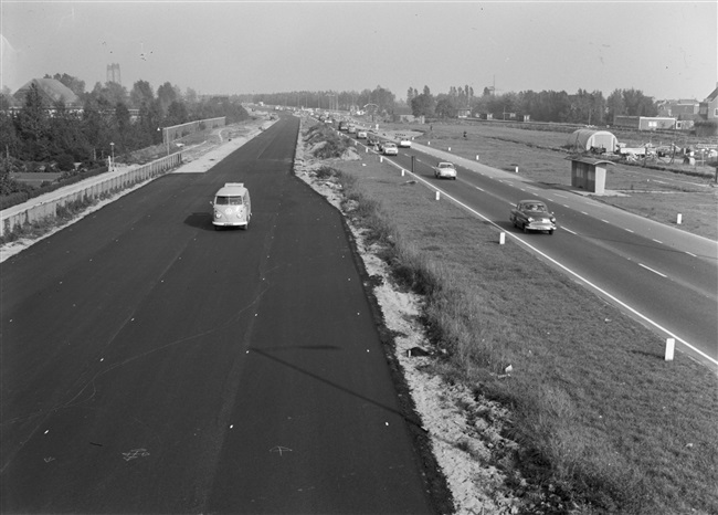 Verbreding van de Groene Kruisweg, weg nr. 32, bij Spijkenisse.