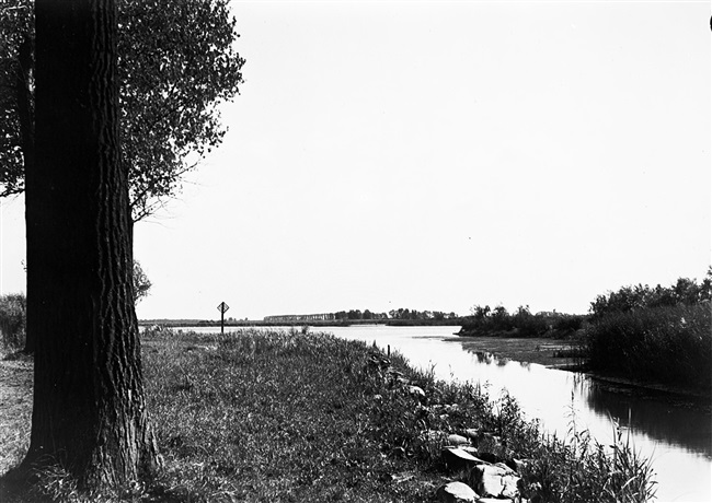 De haven van Rhoon aan de Oude Maas, 1946