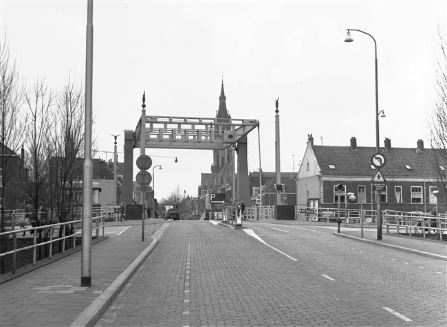 De Koepoortbrug over het Rijn-Schiekanaal