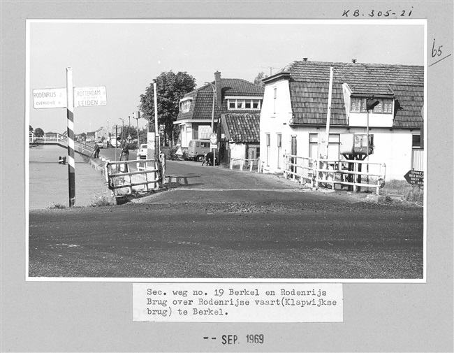 Klapwijkse brug en secundaire weg S19/N472 in Berkel, 1969