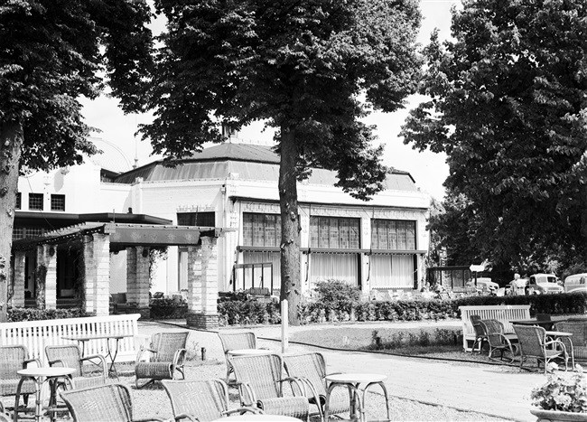 Restaurant van de Haagsche Dierentuin in Den Haag, 1956