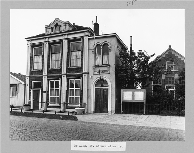 Gemeentehuis aan de Hoofdstraat in De Lier