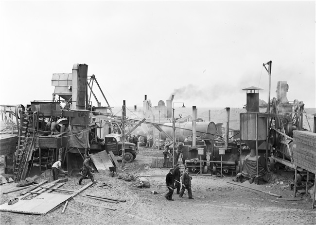 Asfaltfabriek aan de Galathese haven, 1953