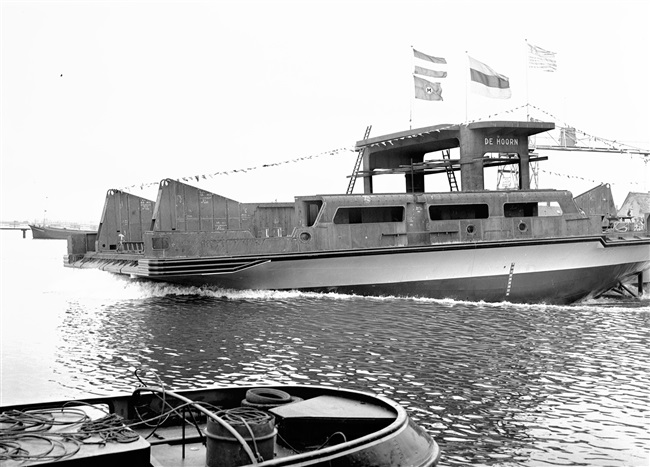 Tewaterlating veerpont De Hoorn in Hardinxveld, 1961