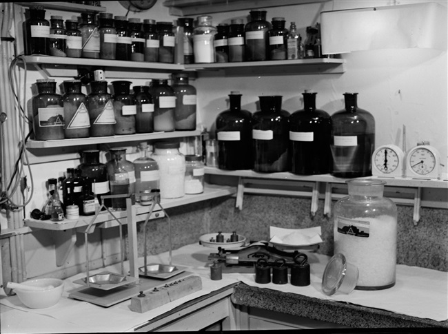 Donkere kamer van Provinciale Waterstaat in Den Haag, 1960
