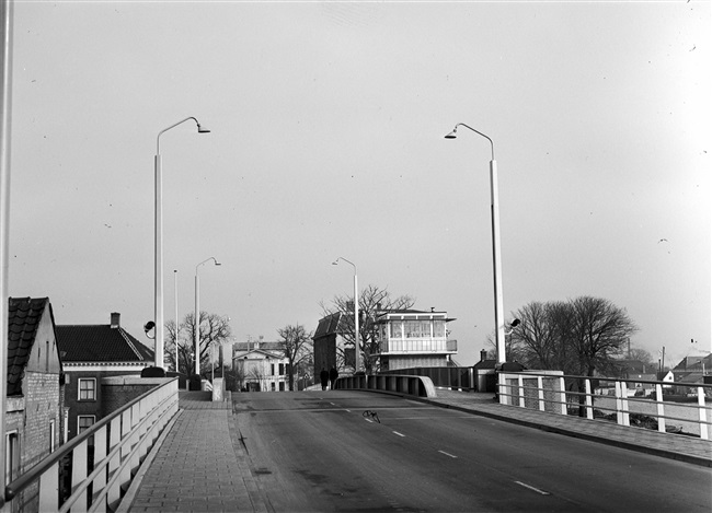 De 's-Molenaarsbrug over de Heimanswetering