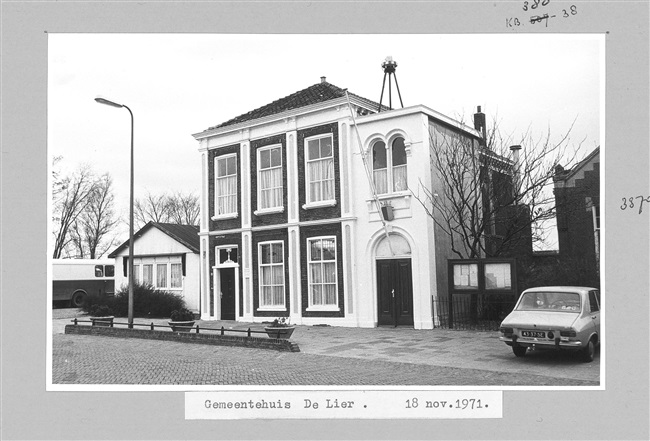 Gemeentehuis aan de Hoofdstraat in De Lier, 1971