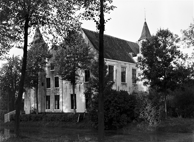 Het Kasteel van Rhoon aan de Dorpsdijk