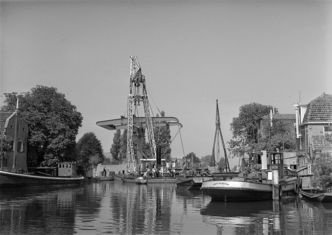 Bouw van de Alphensebrug in Alphen aan den Rijn