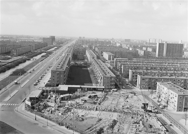 Uitzicht over nieuwbouw vanaf het Erasmusplein.