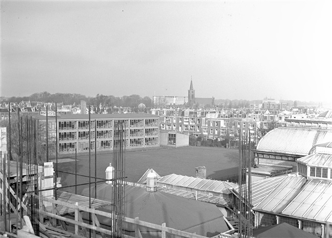 Bouw derde verdieping van provinciehuis in Den Haag, 1960