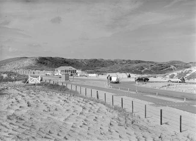De Langevelderslag. De provincie Zuid-Holland maakt stranden beter bereikbaar door het aanleggen of verbeteren van wegen ernaartoe.