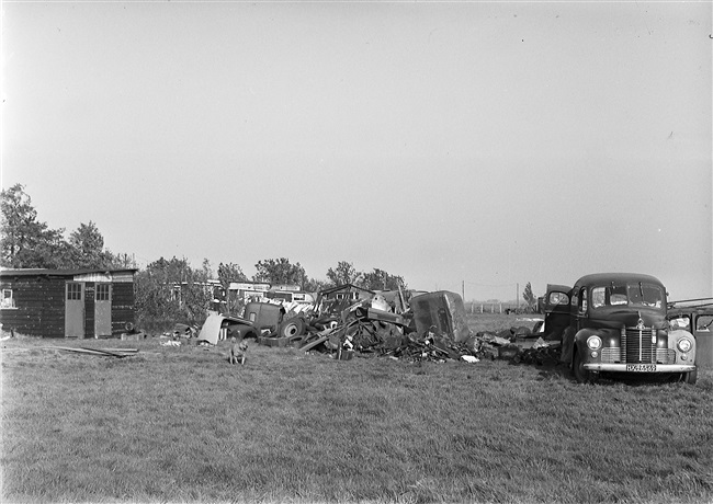 Een autokerkhof in de omgeving van Rotterdam