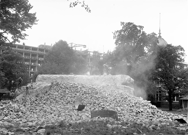 Bunker aan de Koningskade in Den Haag wordt gesloopt, 1960