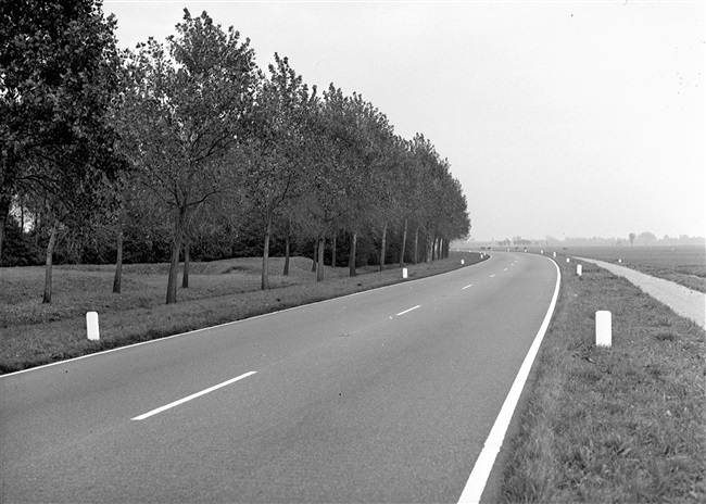 Provinciale weg nr. 36 (huidige N214) tussen Papendrecht en Meerkerk