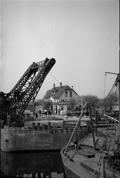 De oude Lammebrug in Leiden wordt gesloopt, 1960