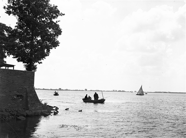 Het Braassemermeer gezien vanuit Oude Wetering, 1949