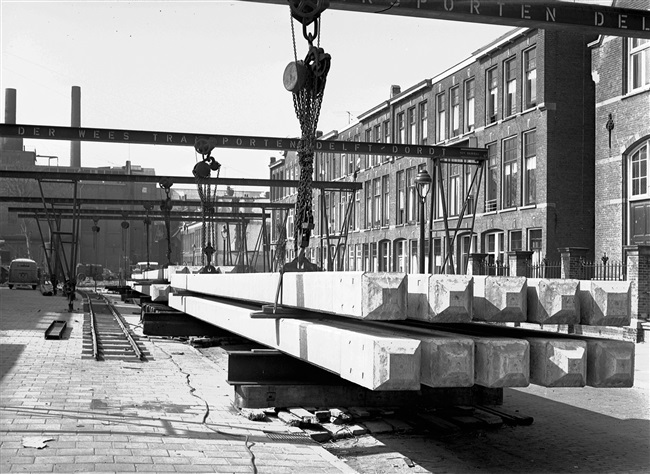 Palen voor de fundering van de eerste St. Sebastiaansbrug.