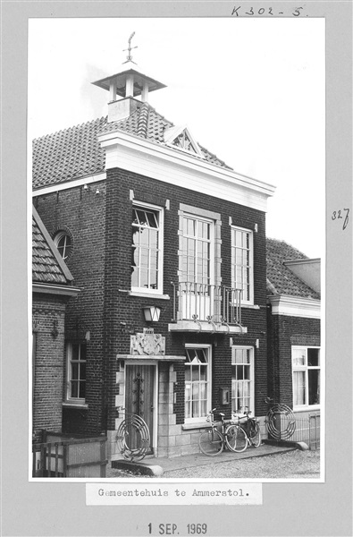 Gemeentehuis aan de Lekdijk 162 in Ammerstol, 1969