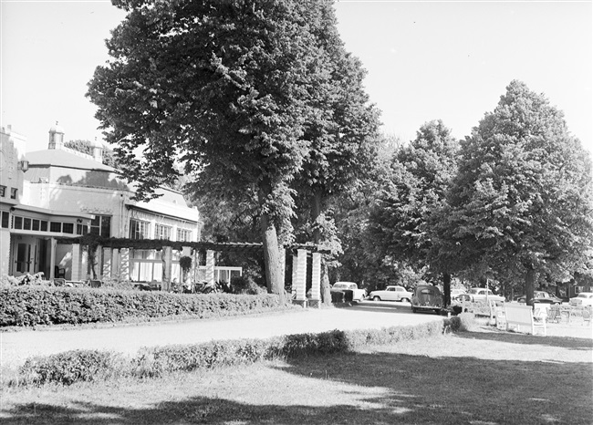 Restaurant van de Haagsche Dierentuin in Den Haag, 1958