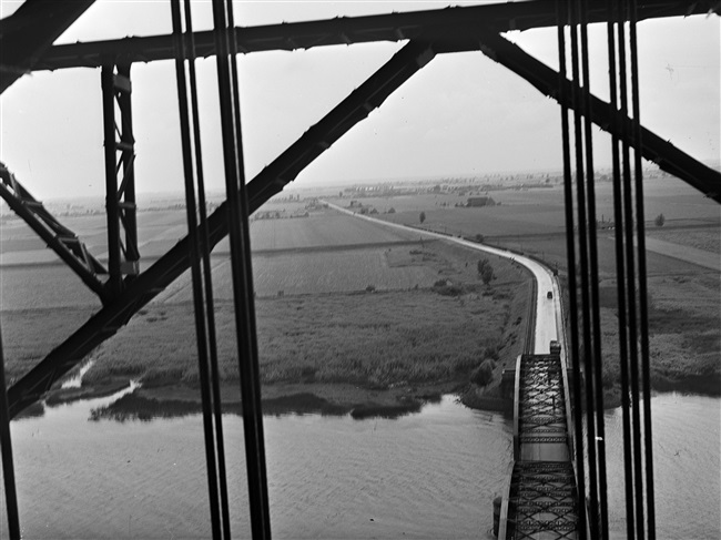 Barendrechtse brug met Oude Maas en Boonsweg, 1948