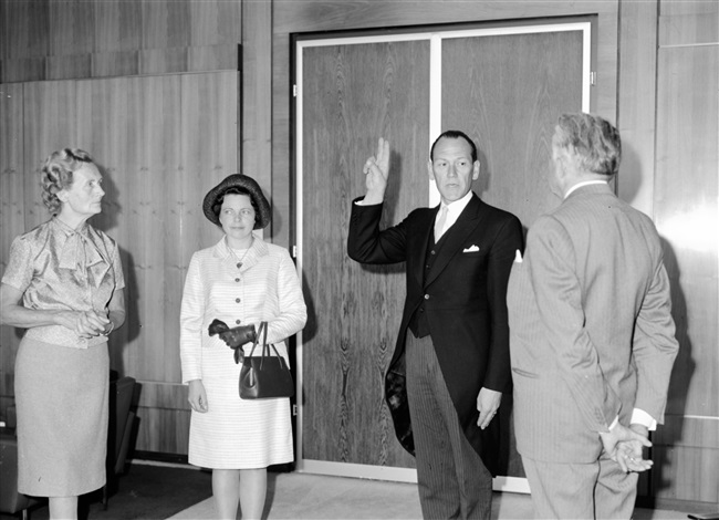 Beëdiging A.J.M. Derksen als burgemeester van Geervliet