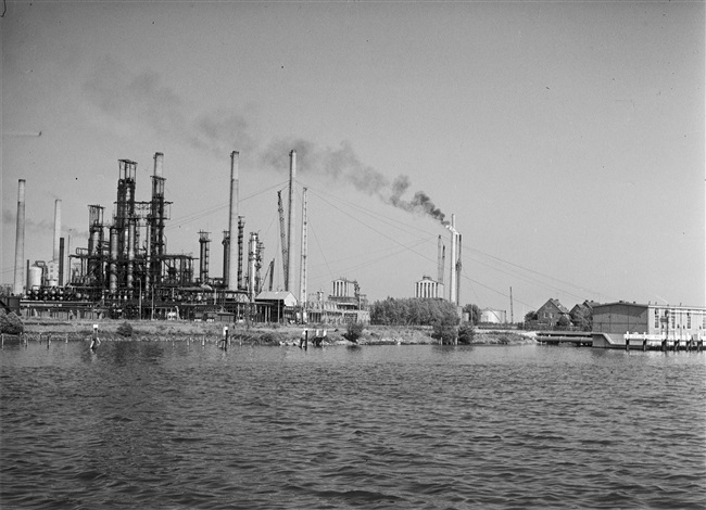 Bataafsche Petroleum Maatschappij (BPM) in Pernis, 1957