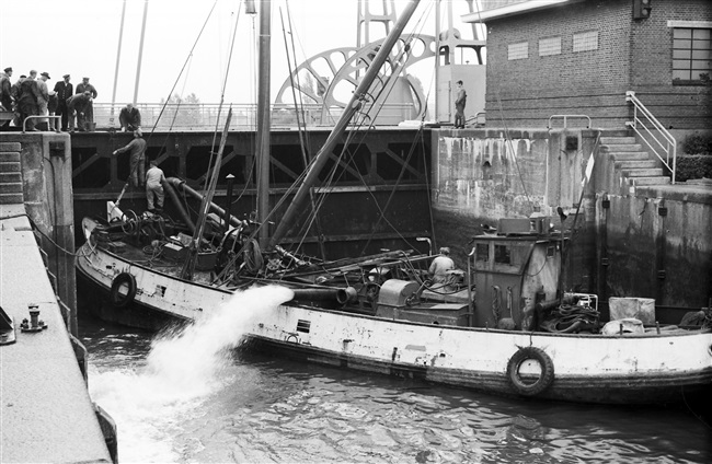 De Julianasluis in Gouda, 1961