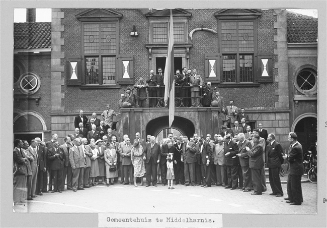 Gemeentehuis aan de Raadhuisstraat 1 in Middelharnis