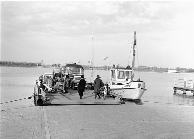 Kabelveerpont bij Brielle, 1964