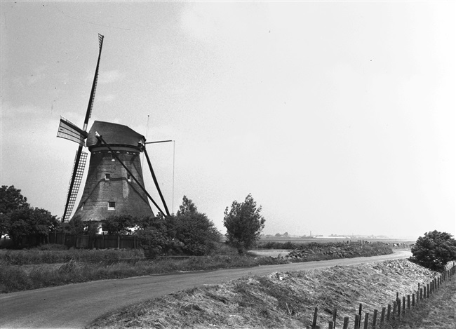 Achtkante poldermolen voor het bemalen van de polder