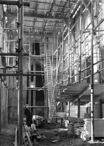 Het interieur van de kerk wordt gerestaureerd.