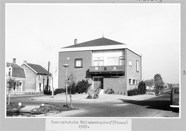 Gemeentehuis in Molenaarsgraaf, 1969