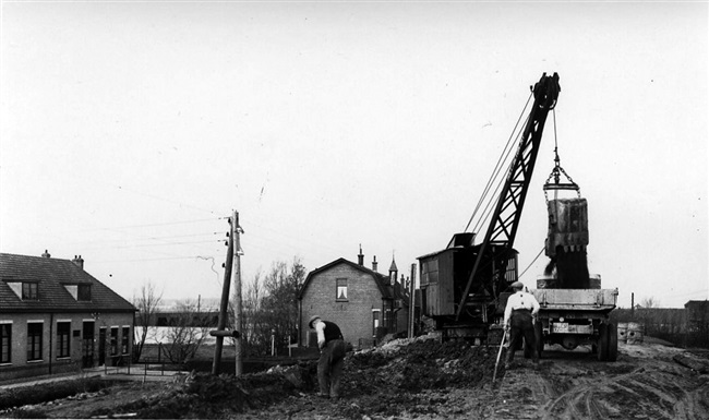 Aanleg van de Maasdijk met dragline bij Maasdijk, 1936