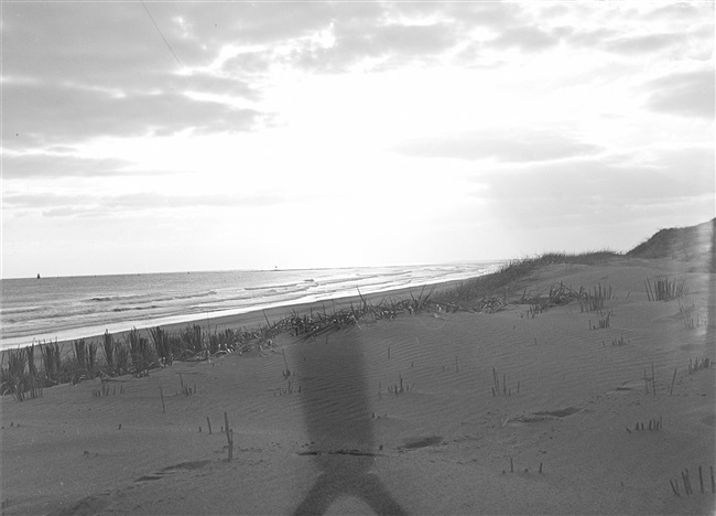 Het strand bij Hoek van Holland. De provincie Zuid-Holland maakt stranden beter bereikbaar door het aanleggen of verbeteren van wegen ernaartoe.