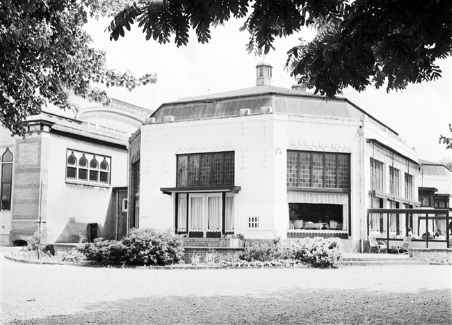 Restaurant van de Haagsche Dierentuin in Den Haag, 1956
