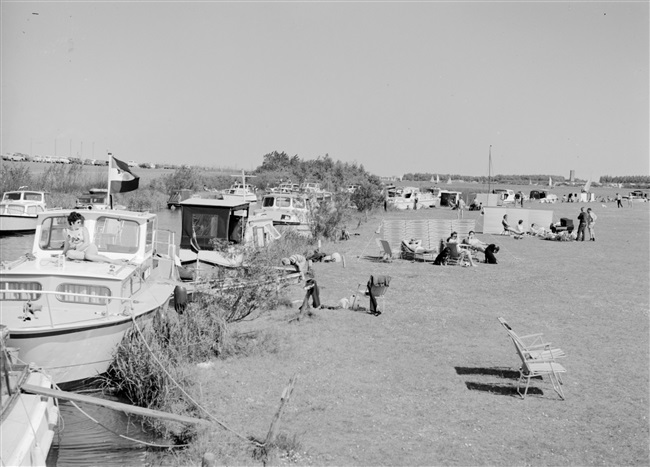 Het Brielse Meer. De provincie Zuid-Holland en tien gemeenten ontwikkelden dit recreatiegebied na de afdamming van de Brielse Maas.