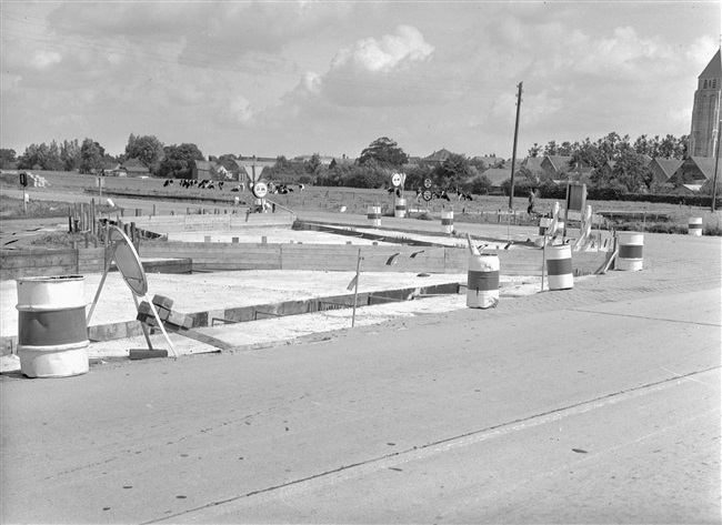 Verbetering van de kruising S29/S30 in Bergambacht, 1963