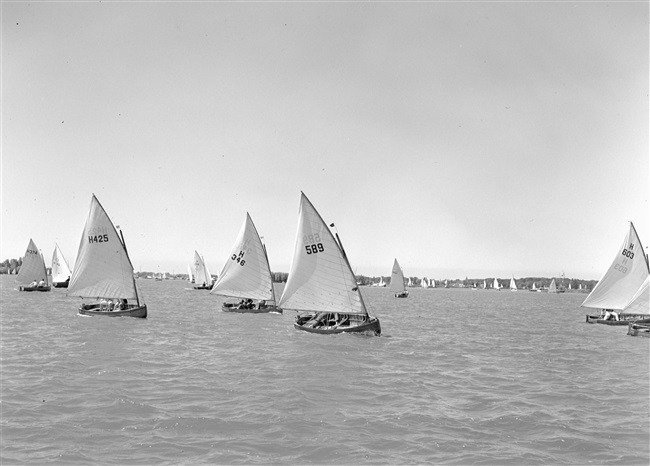 Zeilwedstrijd op de Kagerplassen, tijdens de Kaagweek.