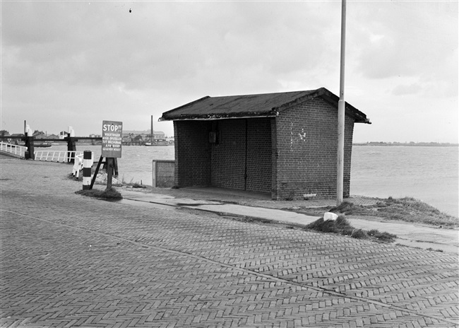 Wachthokje bij het veer Rozenburg-Maassluis