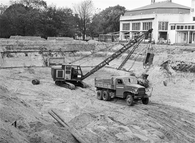 Terrein Haagsche Dierentuin wordt bouwrijp gemaakt, 1958