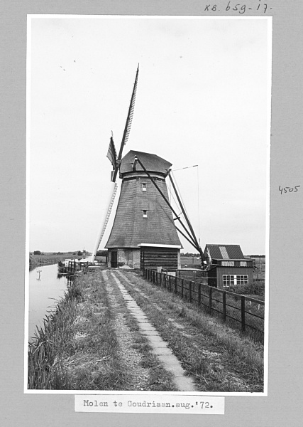 Goudriaanse Molen aan de Molenkade 5 in Goudriaan, 1972