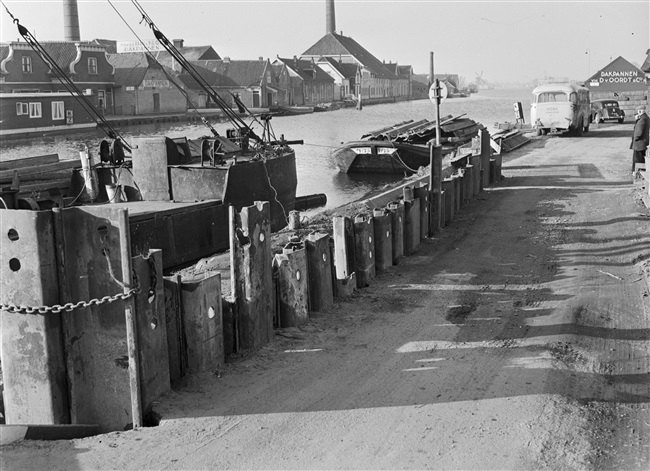 De bouw van de 's-Molenaarsbrug over de Heimanswetering