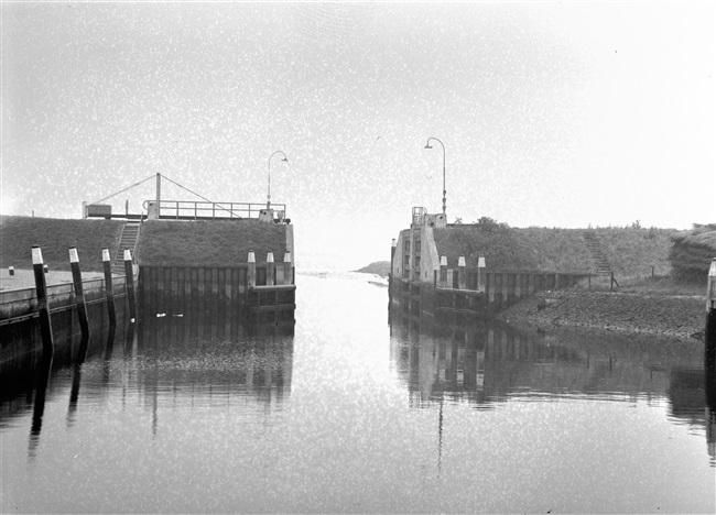 Sluis in Stad aan 't Haringvliet, 1963