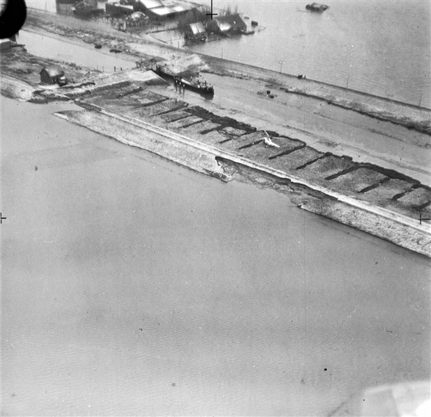 De Watersnoodramp van 1953. Een groot deel van Goeree-Overflakkee is overstroomd. Foto Rijkswaterstaat.