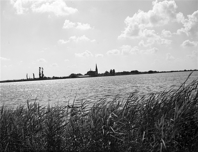 Uitzicht over de Noordeinderplas in zuidelijke richting bij Nieuwkoop