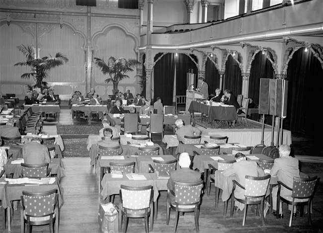 Provinciale Staten (PS) vergaderen in Moorse Paleis, 1961