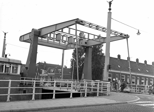 De Koepoortbrug over het Rijn-Schiekanaal