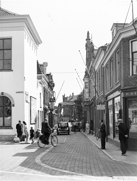 De Pieter Doelmanstraat in Alphen aan den Rijn, 1947